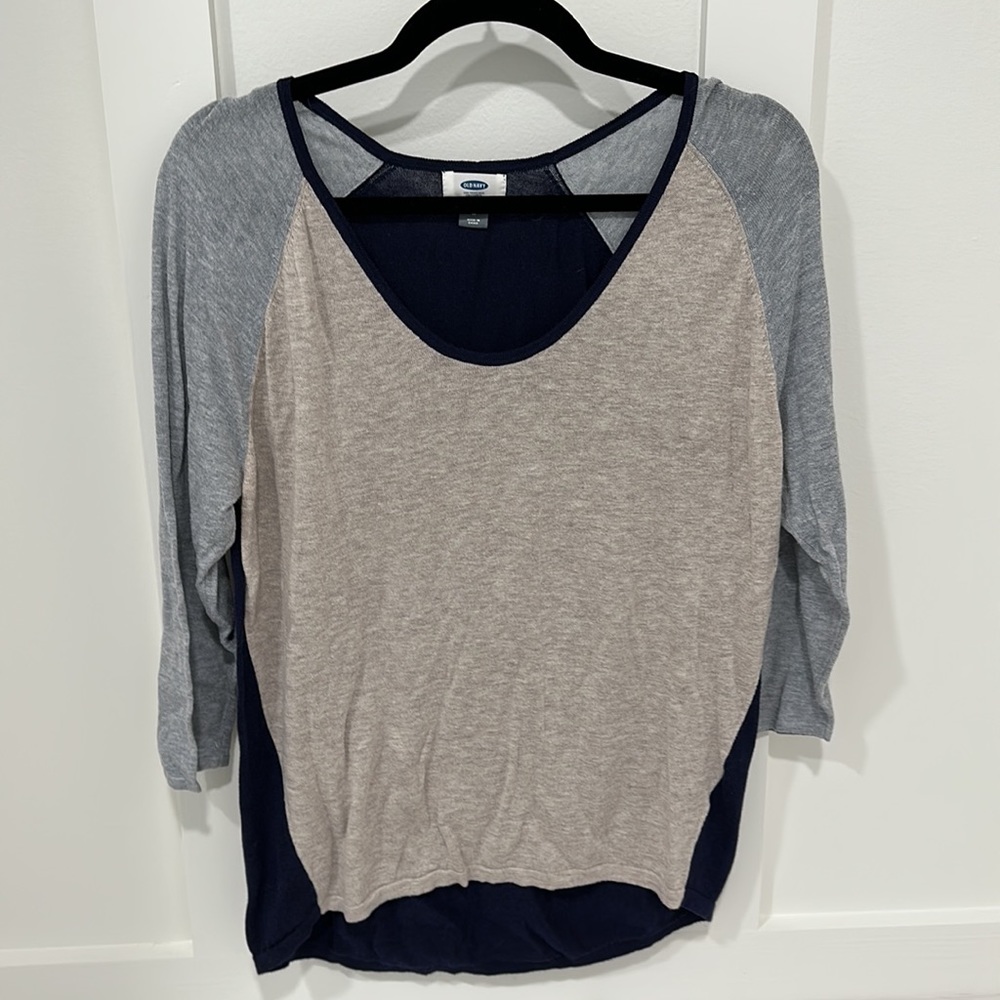 Old Navy 3/4 sleeve sweater. Tan front, grey sleeves, navy back
